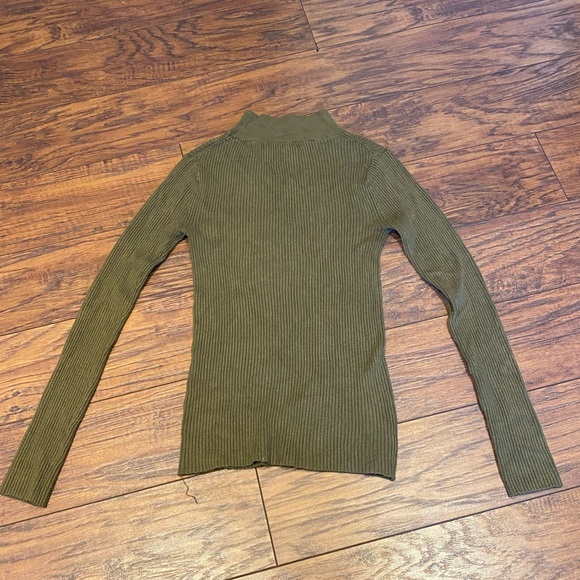 mock neck - Picture 3 of 4